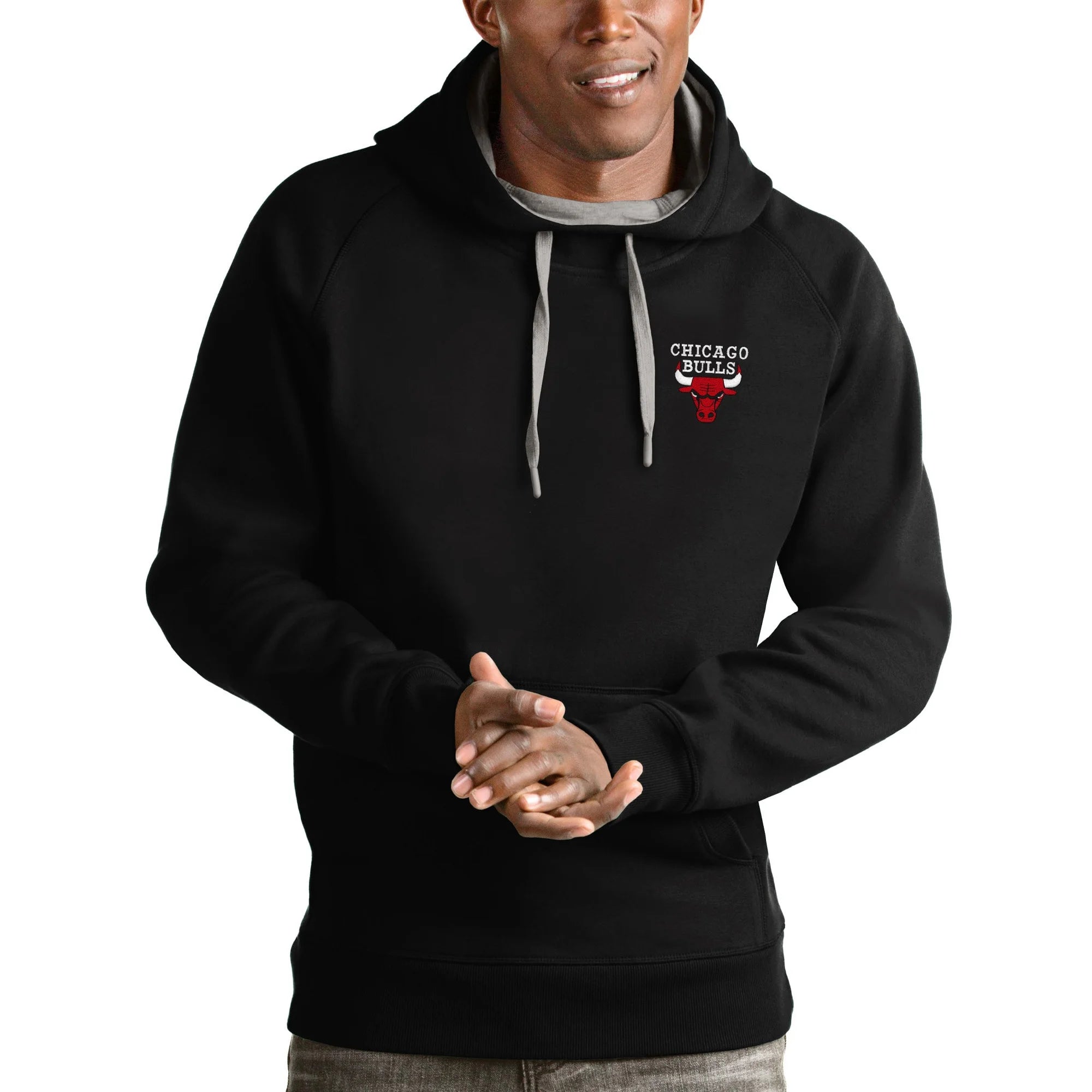 Men's Antigua Black Chicago Bulls Victory Pullover Hoodie